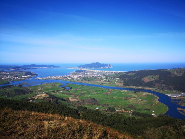 Vivir en Colindres: el encanto de un pueblo marinero - Area3 Colindres ...